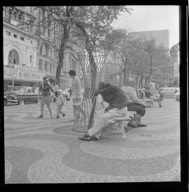 Fotografia "Frio' Reportagem sobre 'Frio' , Reportagem de Areias" ([Local n/d] , 1963) [negativo]. / Fotógrafo(a): Ribeiro.  -- ITEM-0006.