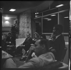 Fotografia "CONGRESSO DA LBA EM VITÓRIA ( e OUTROS ASSUNTOS); 'SEMINÁRIO REGIONAL DA L.B.A' 'LEGIÃO BRASILEIRA DE ASSISTÊNCIA' VITÓRIA - Congresso da LBA e outras reportagens sob a presidência da Sa. Maria Teresa Goulart, e representantes de todo país, realiza-se em Vitória o Seminário Regional da LBA (IV)" ([Local n/d] , 1963) [negativo]. / Fotógrafo(a): David Halfon; Part..  -- ITEM-0009.