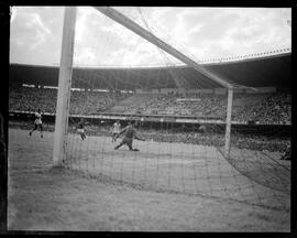 Fotografia "Esportes - Futebol - Diversos" ([Local n/d] , [Data n/d]) [negativo]. / Fotógrafo(a): [Autoria n/d].  -- ITEM-0007.