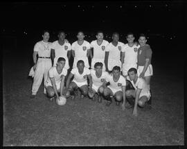 Fotografia "Futebol - Quadro Formado - diversos" ([Local n/d] , [Data n/d]) [negativo]. / Fotógrafo(a): [Autoria n/d].  -- ITEM-0002.