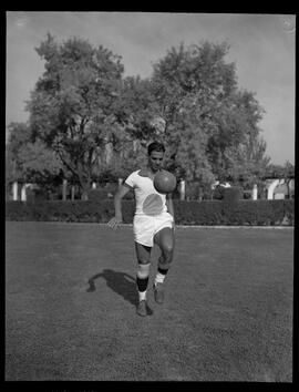 Fotografia "Futebol - Chile" ([Local n/d] , [Data n/d]) [negativo]. / Fotógrafo(a): [Autoria n/d].  -- ITEM-0025.