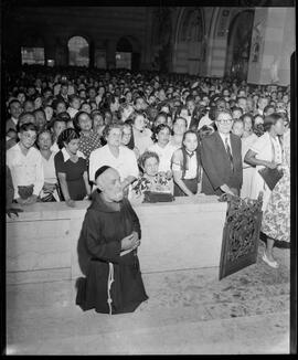 Fotografia "Igreja de São Sebastião (Capuchinhos), Reportagem Geral" ([Local n/d] , [Data n/d]) [negativo]. / Fotógrafo(a): Equipe.  -- ITEM-0002.