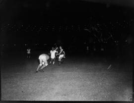 Fotografia "Torneio Rio - São Paulo (diversos jogos), Esportes" ([Local n/d] , [Data n/d]) [negativo]. / Fotógrafo(a): Equipe.  -- ITEM-0003.