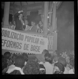 Fotografia "COMANDO GERAL DOS TRABALHADORES' (CGT) Comício da CGT com a presença do deputado Bocayuva Cunha), Reportagem de Antonio Carlos" ([Local n/d] , 1963) [negativo]. / Fotógrafo(a): Paulo André.  -- ITEM-0008.