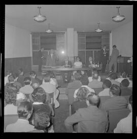 Fotografia "CONFERÊNCIAS' 'A.B.I.' A.B.I. Palestra de João Amazonas, Reportagem de Antonio Carlos" ([Local n/d] , 1963) [negativo]. / Fotógrafo(a): Joel.  -- ITEM-0004.