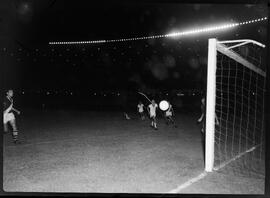 Fotografia "Torneio Rio - São Paulo (diversos jogos), Esportes" ([Local n/d] , [Data n/d]) [negativo]. / Fotógrafo(a): Equipe.  -- ITEM-0004.