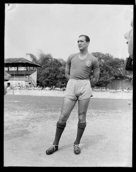 Fotografia "Heleno de Freitas (futebol - América), Reportagem Geral" ([Local n/d] , [Data n/d]) [negativo]. / Fotógrafo(a): Equipe.  -- ITEM-0001.