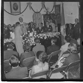 Fotografia "UNIÃO DOS SERVIDORES DO ESTADO DA GUANABARA' POSSE DA NOVA DIRETORIA DA USEG" ([Local n/d] , 1963) [negativo]. / Fotógrafo(a): Roberto.  -- ITEM-0003.