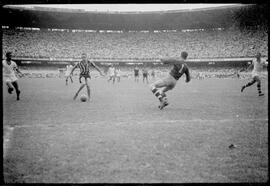 Fotografia "Futebol - R.J. (Campeonato Carioca - Jogo Botafogo x Fluminense), Seção: Esportes" ([Local n/d] , [Data n/d]) [negativo]. / Fotógrafo(a): Equipe.  -- ITEM-0081.