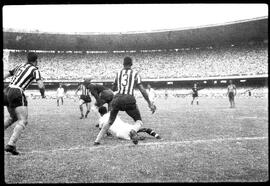 Fotografia "Futebol - R.J. (Campeonato Carioca - Jogo Botafogo x Fluminense), Seção: Esportes" ([Local n/d] , [Data n/d]) [negativo]. / Fotógrafo(a): Equipe.  -- ITEM-0118.