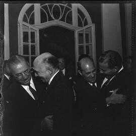 Fotografia "Banquete' oferecido por 'UH' ao Sr. Lúcio Meira, Almirante que foi escolhido o 'Homem do Ano'" ([Local n/d] , [Data n/d]) [negativo]. / Fotógrafo(a): Equipe.  -- ITEM-0060.